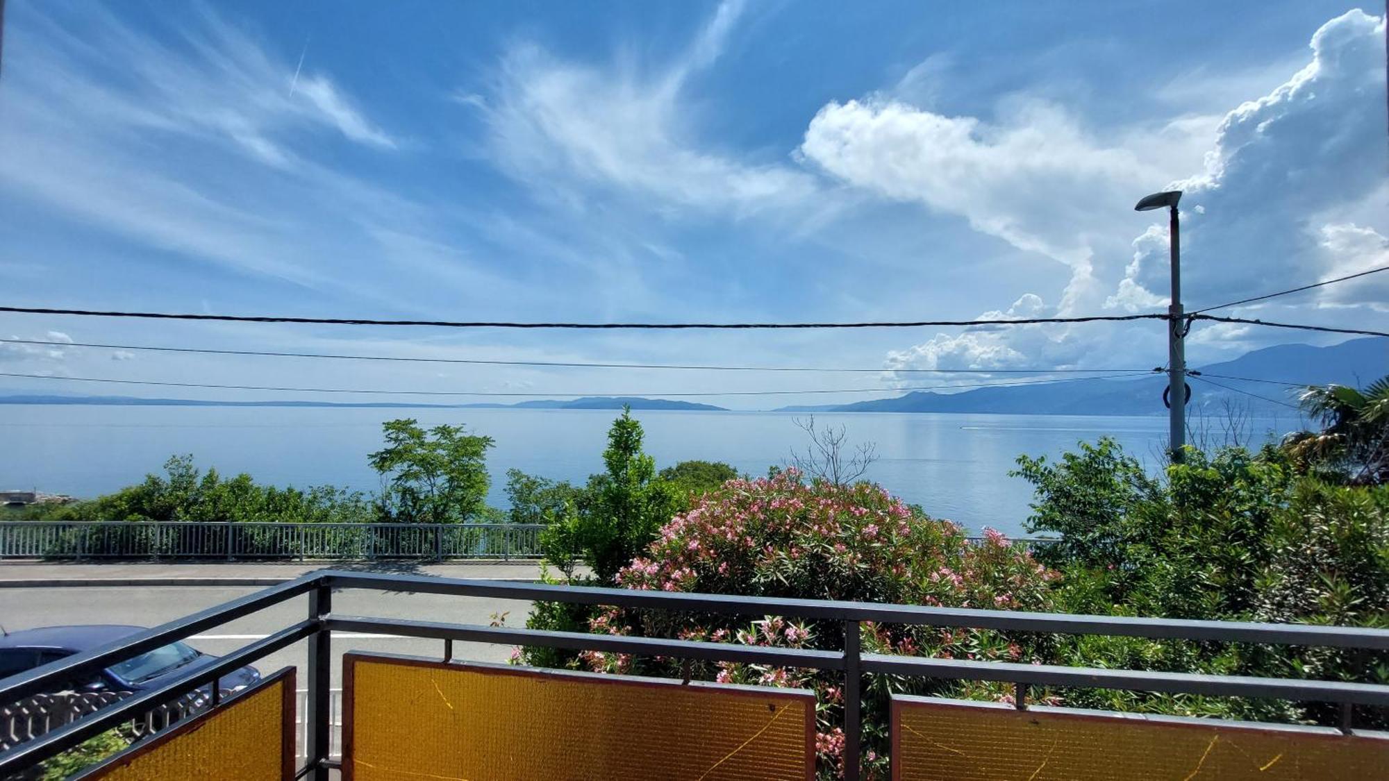 The View, * Rijeka