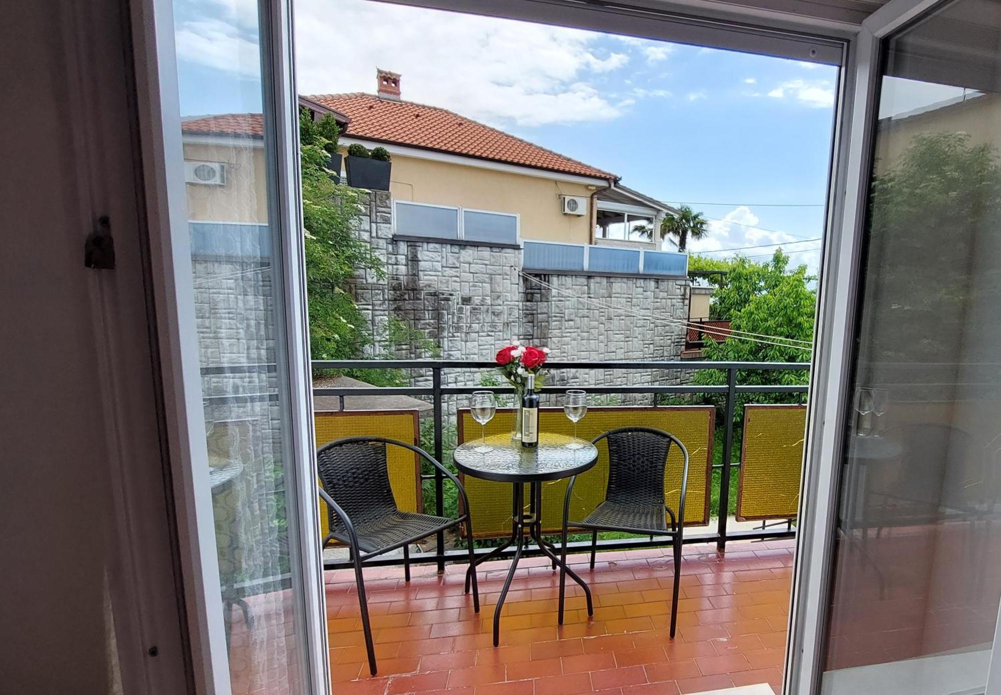 The View, * Rijeka